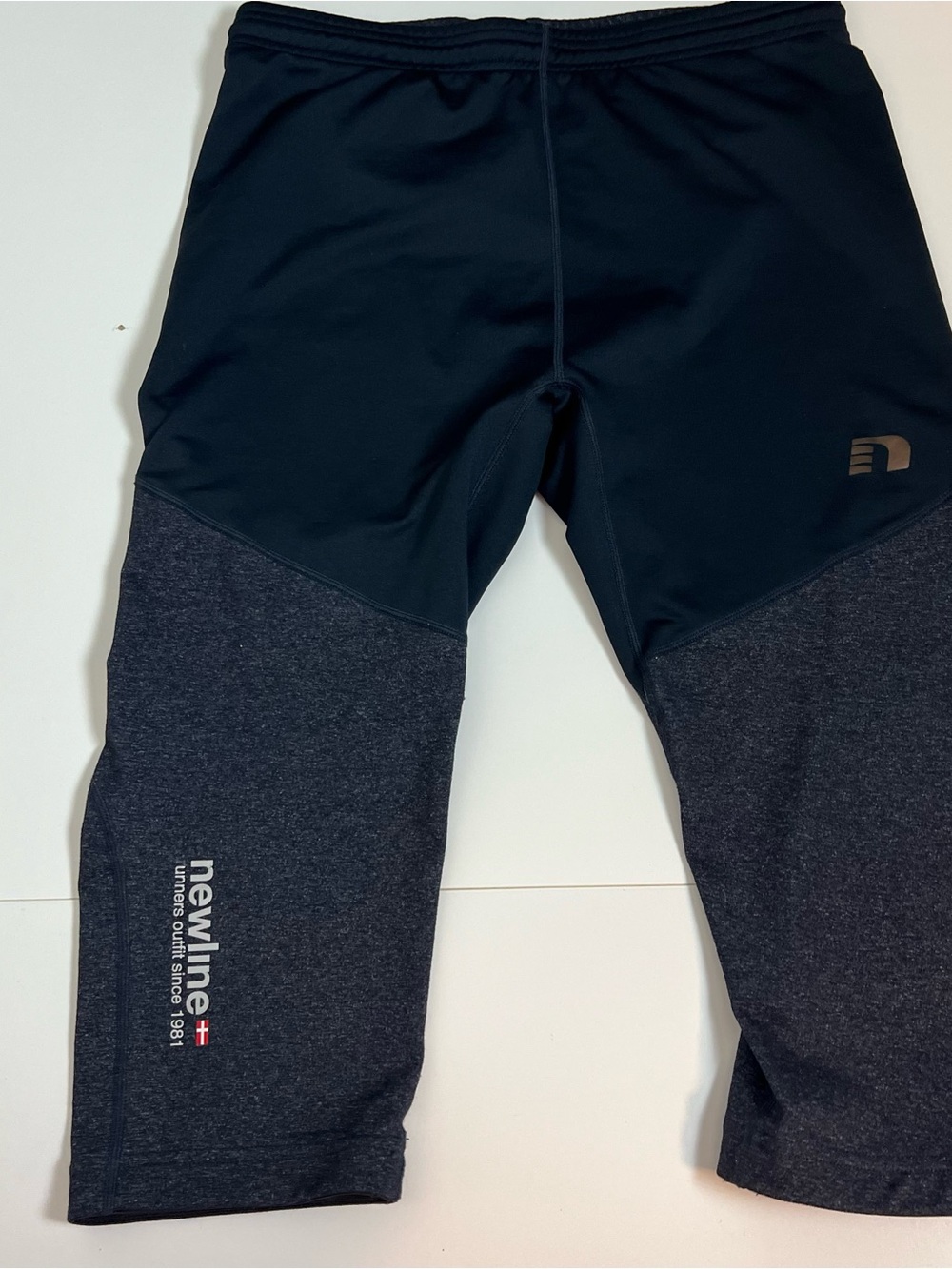 Newline 3/4 athletic Running Tights Black Grey Cropped Leggings Size Large.